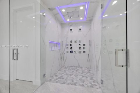 Casa en venta en Miami, Florida, 6 dormitorios, 610 m2 № 1983940 - foto 25