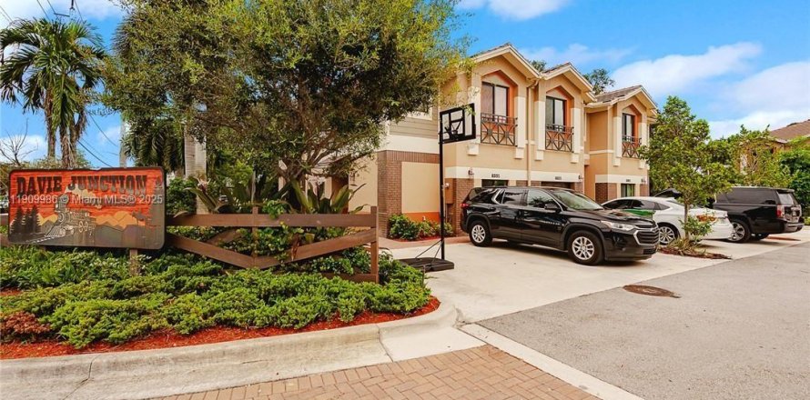 Touwnhouse à Davie, Floride 3 chambres, 150.04 m2 № 1966946