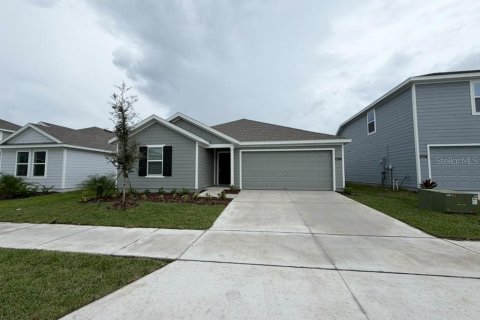 Villa ou maison à louer à Eagle Lake, Floride: 4 chambres, 184.41 m2 № 2427297 - photo 2