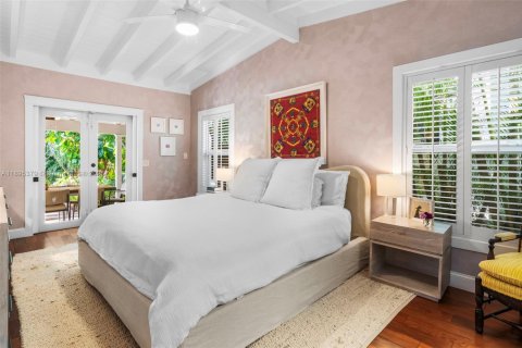 House in Miami, Florida 4 bedrooms, 245.63 sq.m. № 1951872 - photo 16