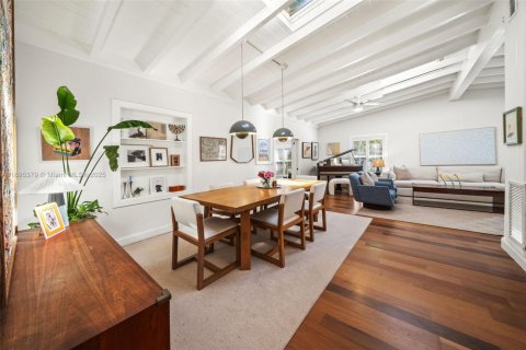 House in Miami, Florida 4 bedrooms, 245.63 sq.m. № 1951872 - photo 12