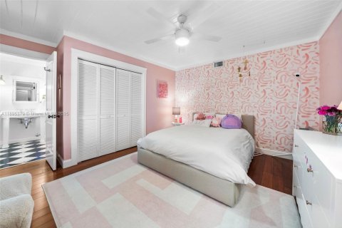 House in Miami, Florida 4 bedrooms, 245.63 sq.m. № 1951872 - photo 25