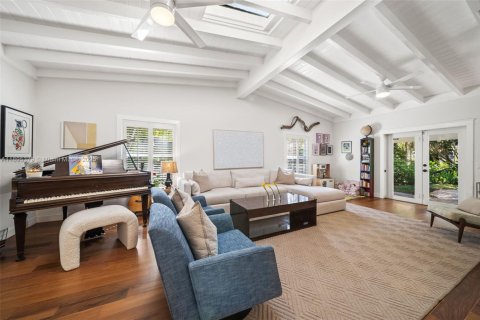 House in Miami, Florida 4 bedrooms, 245.63 sq.m. № 1951872 - photo 9
