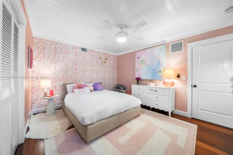 House in Miami, Florida 4 bedrooms, 245.63 sq.m. № 1951872 - photo 26