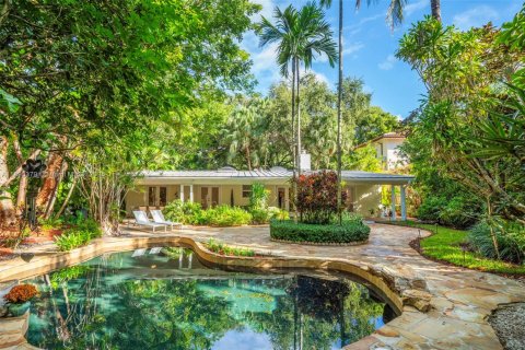 House in Miami, Florida 4 bedrooms, 245.63 sq.m. № 1951872 - photo 1