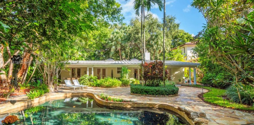 House in Miami, Florida 4 bedrooms, 245.63 sq.m. № 1951872
