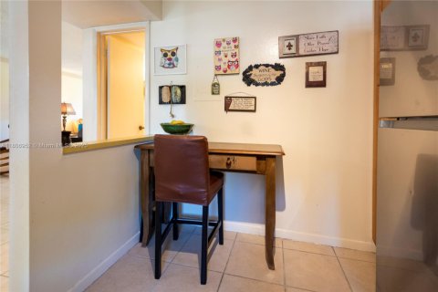 Copropriété à vendre à Pembroke Pines, Floride: 1 chambre, 83.61 m2 № 2035596 - photo 12