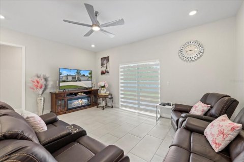 House in Lutz, Florida 4 bedrooms, 172.15 sq.m. № 1687133 - photo 11
