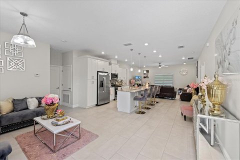 House in Lutz, Florida 4 bedrooms, 172.15 sq.m. № 1687133 - photo 7