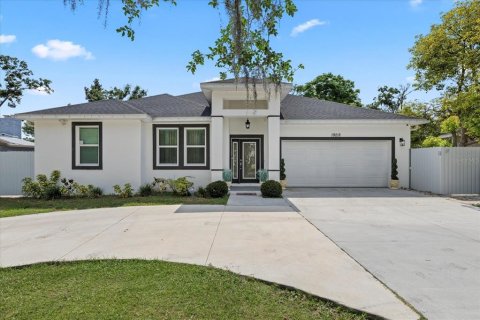 House in Lutz, Florida 4 bedrooms, 172.15 sq.m. № 1687133 - photo 1