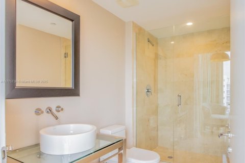 Condo in Miami Beach, Florida, 2 bedrooms № 1959992 - photo 28
