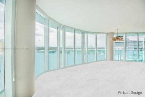 Condo in Miami Beach, Florida, 2 bedrooms № 1959992 - photo 1