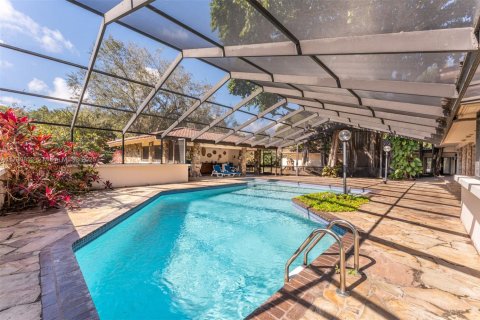 House in Coral Gables, Florida 7 bedrooms, 591.88 sq.m. № 1983216 - photo 15