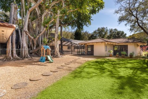 House in Coral Gables, Florida 7 bedrooms, 591.88 sq.m. № 1983216 - photo 18