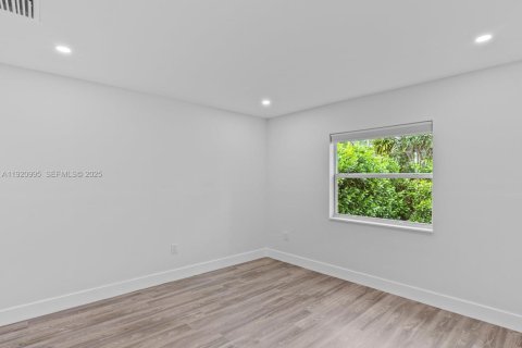 Снять в аренду виллу или дом в Саут-Майами, Флорида 3 спальни, 135.64м2, № 1975200 - фото 22