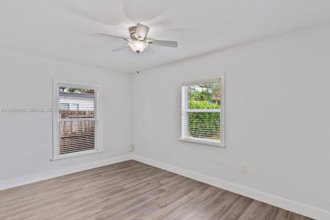 Снять в аренду виллу или дом в Саут-Майами, Флорида 3 спальни, 135.64м2, № 1975200 - фото 24