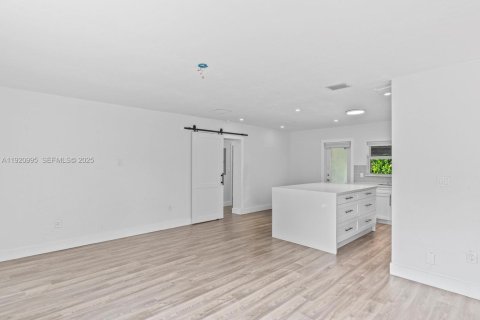 Снять в аренду виллу или дом в Саут-Майами, Флорида 3 спальни, 135.64м2, № 1975200 - фото 23