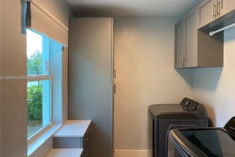 Снять в аренду виллу или дом в Саут-Майами, Флорида 3 спальни, 135.64м2, № 1975200 - фото 8