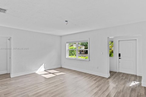 Снять в аренду виллу или дом в Саут-Майами, Флорида 3 спальни, 135.64м2, № 1975200 - фото 12