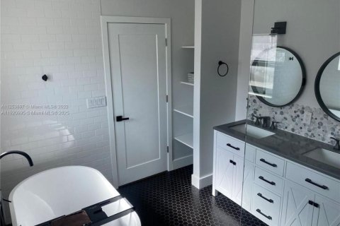 Снять в аренду виллу или дом в Саут-Майами, Флорида 3 спальни, 135.64м2, № 1975200 - фото 7