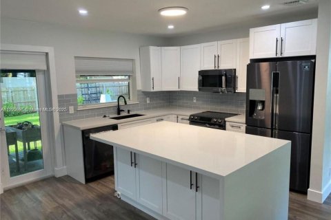 Снять в аренду виллу или дом в Саут-Майами, Флорида 3 спальни, 135.64м2, № 1975200 - фото 3