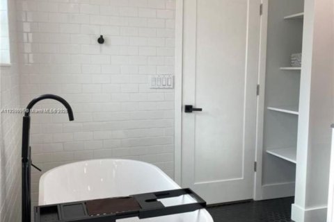 Снять в аренду виллу или дом в Саут-Майами, Флорида 3 спальни, 135.64м2, № 1975200 - фото 6