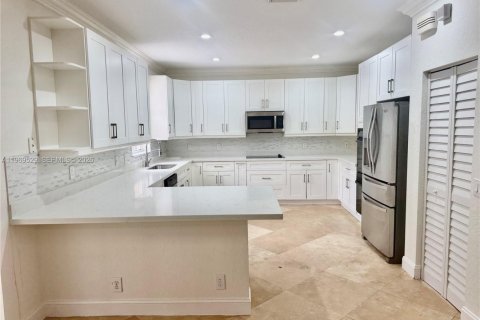 Villa ou maison à vendre à Weston, Floride: 7 chambres, 380.34 m2 № 2055215 - photo 2