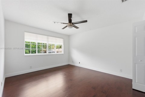 Villa ou maison à vendre à Weston, Floride: 7 chambres, 380.34 m2 № 2055215 - photo 17