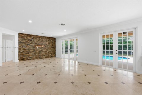 Villa ou maison à vendre à Weston, Floride: 7 chambres, 380.34 m2 № 2055215 - photo 11