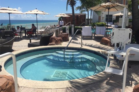 Купить отель в Санни-Айлс-Бич, Флорида 51.19м2, № 1933580 - фото 20
