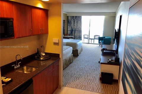 Купить отель в Санни-Айлс-Бич, Флорида 51.19м2, № 1933580 - фото 2