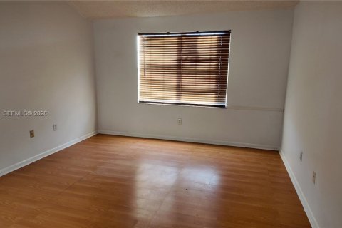 Townhouse in Miramar, Florida 3 bedrooms, 147.53 sq.m. № 2003673 - photo 10