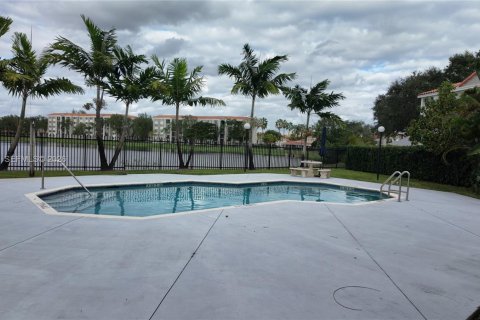 Townhouse in Miramar, Florida 3 bedrooms, 147.53 sq.m. № 2003673 - photo 7