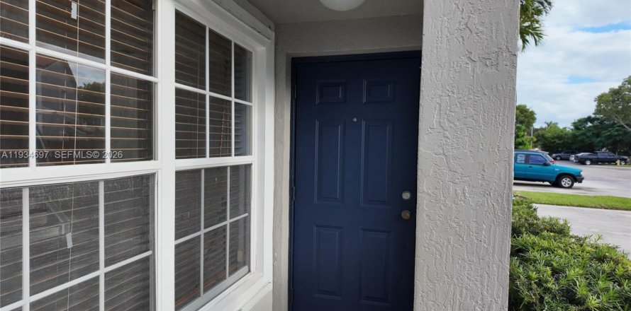 Townhouse in Miramar, Florida 3 bedrooms, 147.53 sq.m. № 2003673