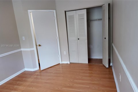 Townhouse in Miramar, Florida 3 bedrooms, 147.53 sq.m. № 2003673 - photo 6