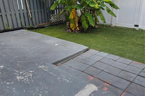 Townhouse in Miramar, Florida 3 bedrooms, 147.53 sq.m. № 2003673 - photo 14