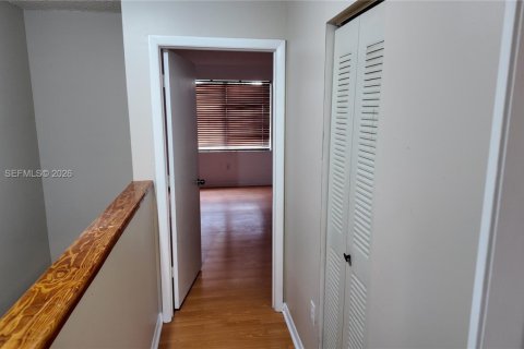 Townhouse in Miramar, Florida 3 bedrooms, 147.53 sq.m. № 2003673 - photo 9