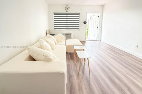 Купить кондоминиум в Майами-Бич, Флорида 37.72м2, № 2046048 - фото 3