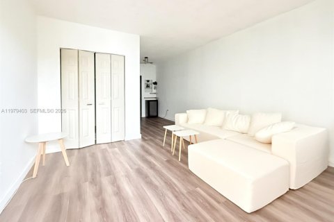 Купить кондоминиум в Майами-Бич, Флорида 37.72м2, № 2046048 - фото 4