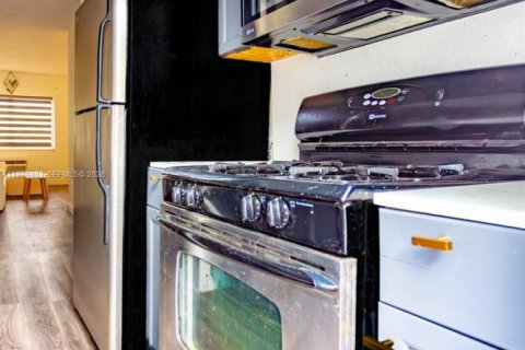 Купить кондоминиум в Майами-Бич, Флорида 37.72м2, № 2046048 - фото 9