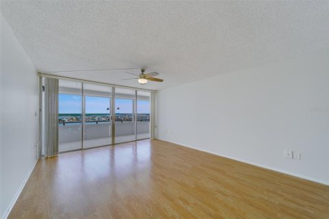 Copropriété à vendre à Redington Shores, Floride: 1 chambre, 92.44 m2 № 2128211 - photo 11