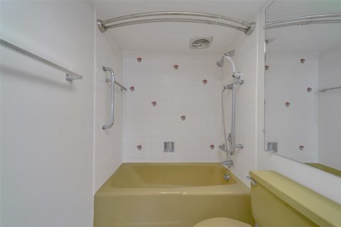 Copropriété à vendre à Redington Shores, Floride: 1 chambre, 92.44 m2 № 2128211 - photo 15
