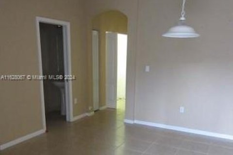 Condo in Miami Gardens, Florida, 3 bedrooms  № 1669678 - photo 3