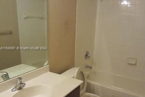Condo in Miami Gardens, Florida, 3 bedrooms  № 1669678 - photo 4