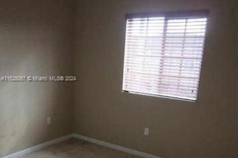 Condo in Miami Gardens, Florida, 3 bedrooms  № 1669678 - photo 5