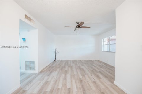 Appartement à louer à Pembroke Pines, Floride: 2 chambres, 80.82 m2 № 2042273 - photo 4