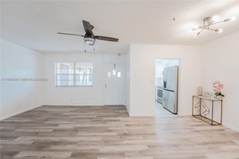 Appartement à louer à Pembroke Pines, Floride: 2 chambres, 80.82 m2 № 2042273 - photo 9