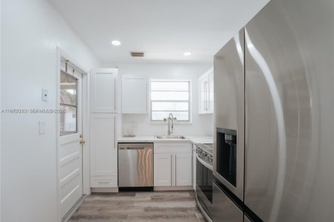 Appartement à louer à Pembroke Pines, Floride: 2 chambres, 80.82 m2 № 2042273 - photo 2