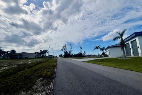 Terreno en venta en Cape Coral, Florida № 1435538 - foto 2