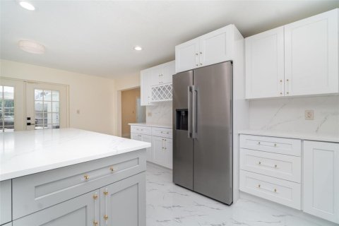 House in Punta Gorda, Florida 4 bedrooms, 274.25 sq.m. № 1910855 - photo 7